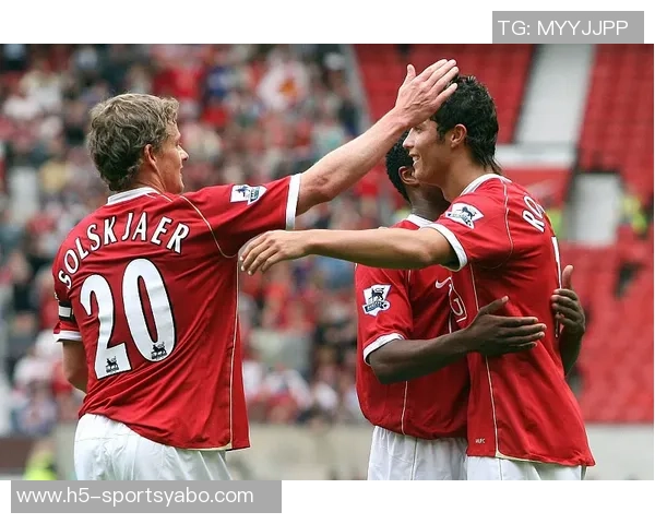 曼城致敬拳王哈顿今日齐聚曼彻斯特大教堂为他送行